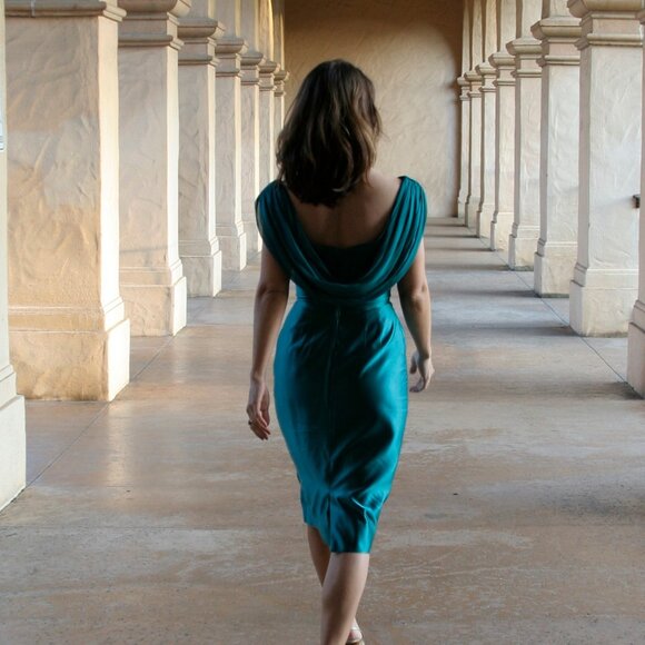 Stunning Emerald Satin Vintage Dress - Picture 1 of 9